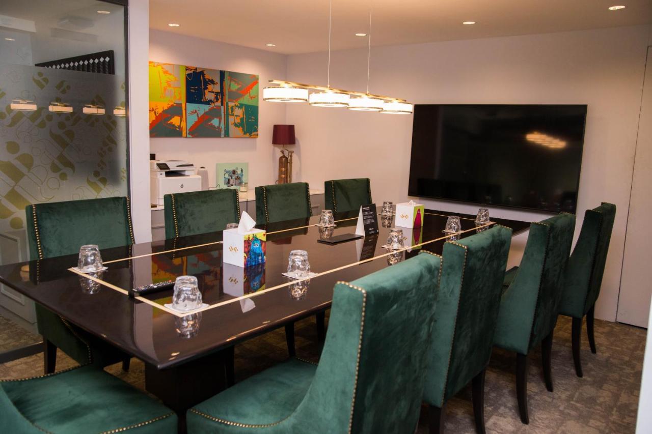 Ambiance Boutique Art Hotel Лахор Екстер'єр фото The boardroom at the 2018 edition of the World Economic Forum on the Middle East, Africa and Eurasia
