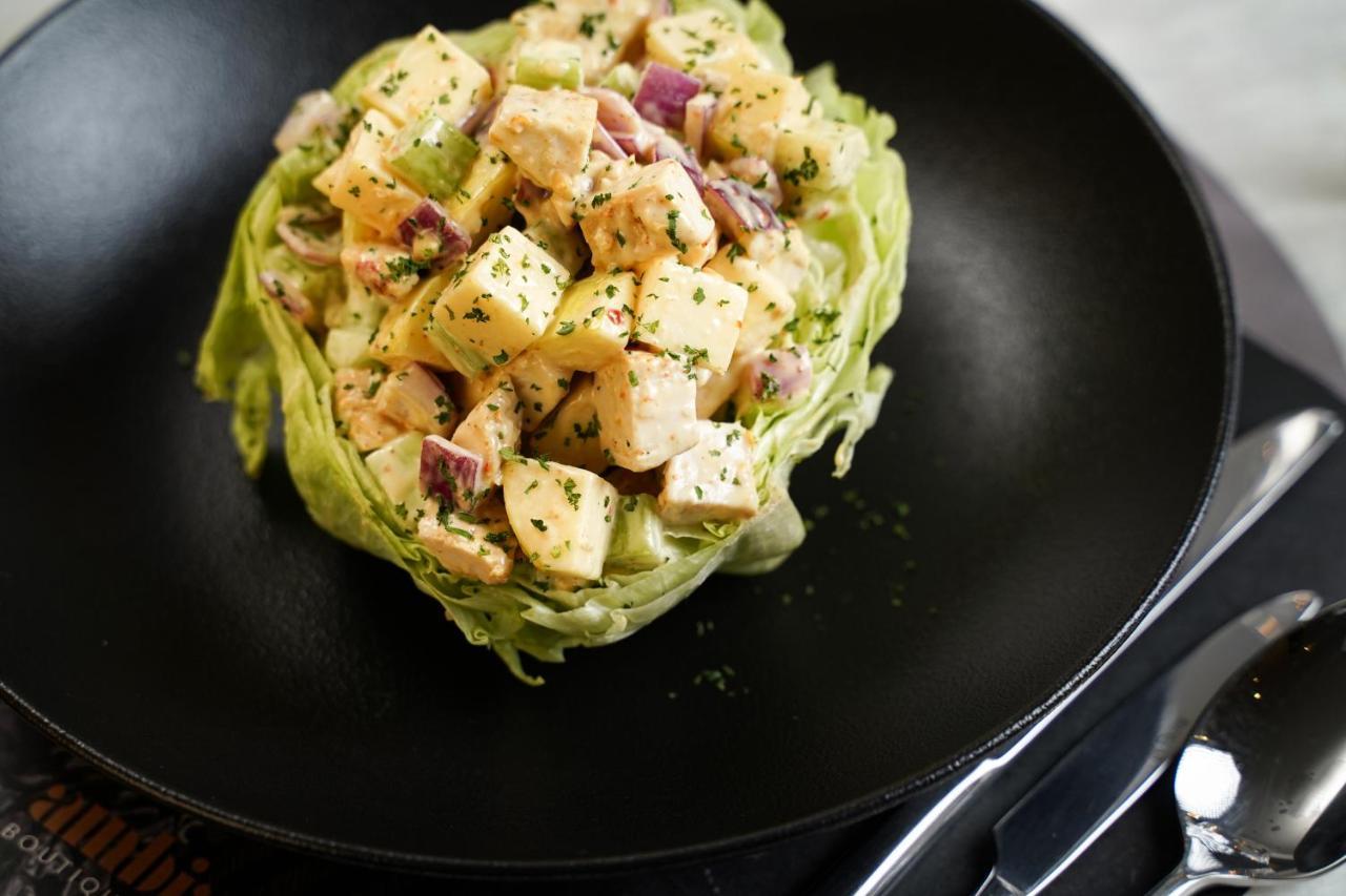 Ambiance Boutique Art Hotel Лахор Екстер'єр фото A salad with chicken